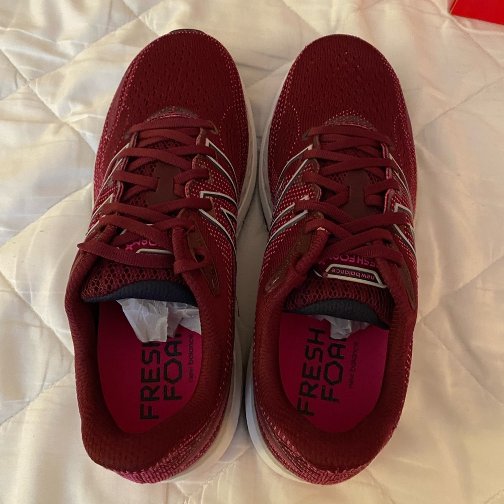 NWT Women’s New Balance 860 Running Shoes